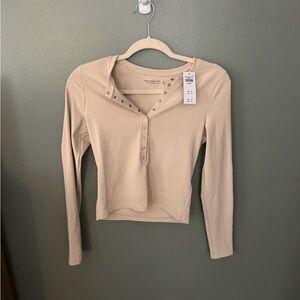 Abercrombie Ribbed Henley Crop Top NWT Medium